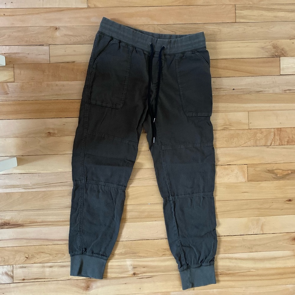 Aritzia / Community Green Joggers